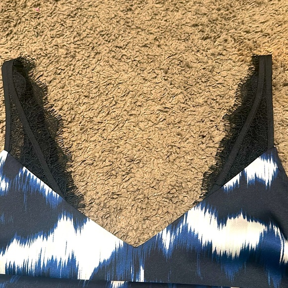 Express Lace-strapped, Patterned Cami - Picture 4 of 4